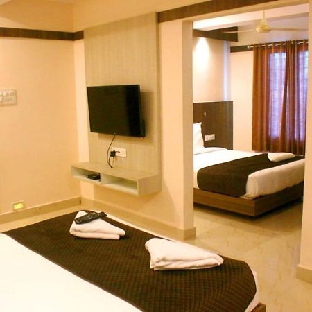 Hotel Sakura Inn Hosūr Kültér fotó