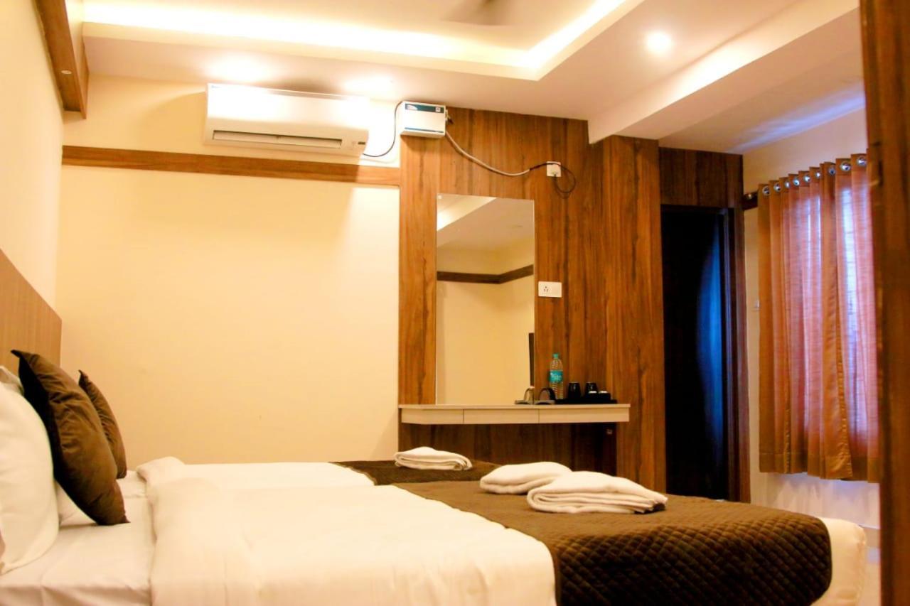 Hotel Sakura Inn Hosūr Kültér fotó