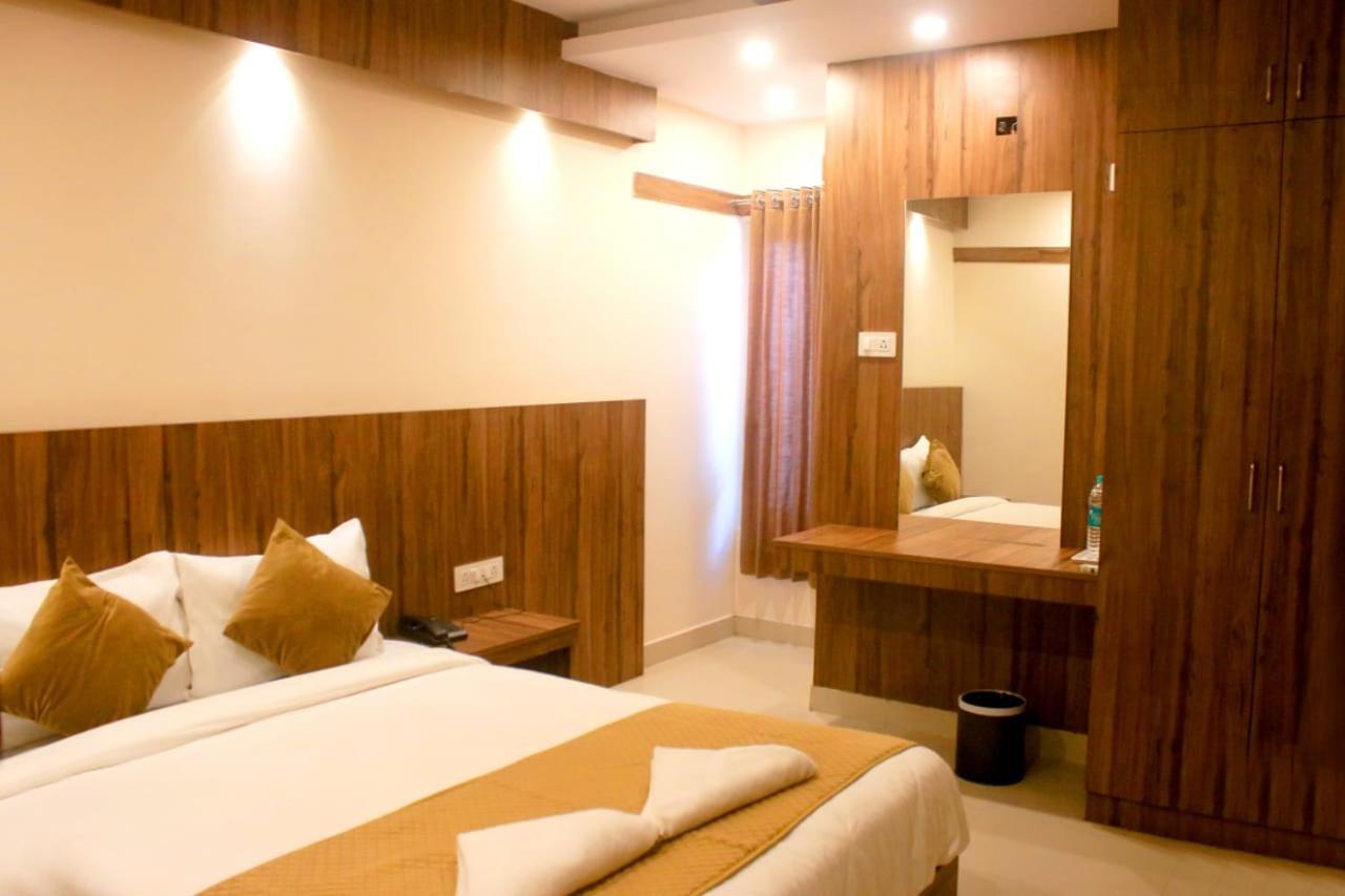 Hotel Sakura Inn Hosūr Kültér fotó