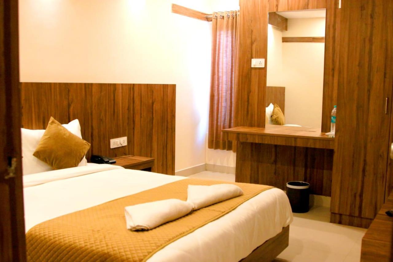 Hotel Sakura Inn Hosūr Kültér fotó