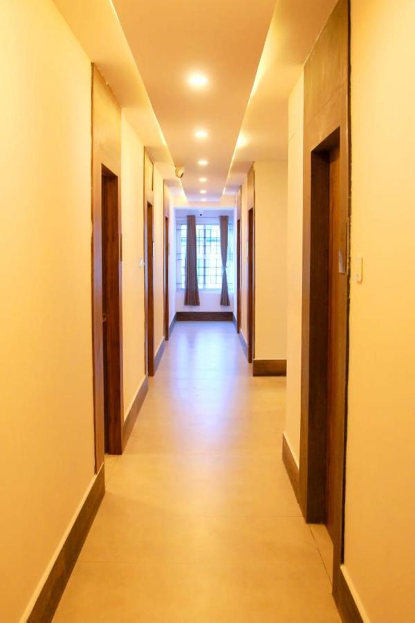 Hotel Sakura Inn Hosūr Kültér fotó