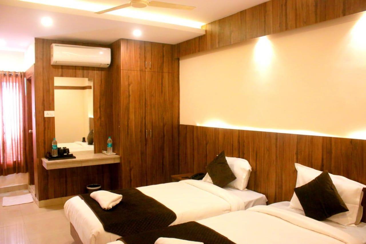 Hotel Sakura Inn Hosūr Kültér fotó